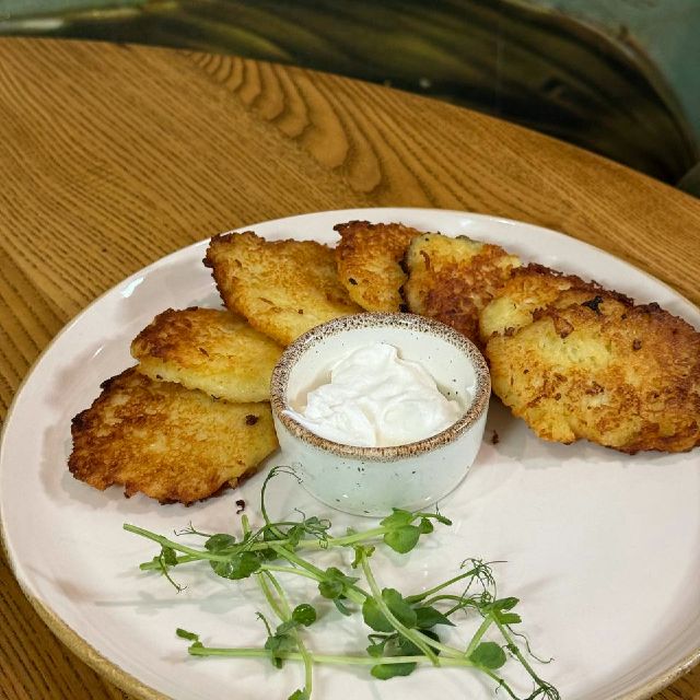 Деруни зі сметаною