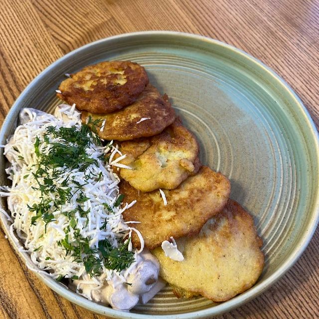 Деруни з білими грибами