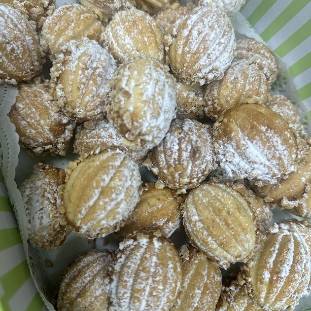 Nuts made of condensed milk
