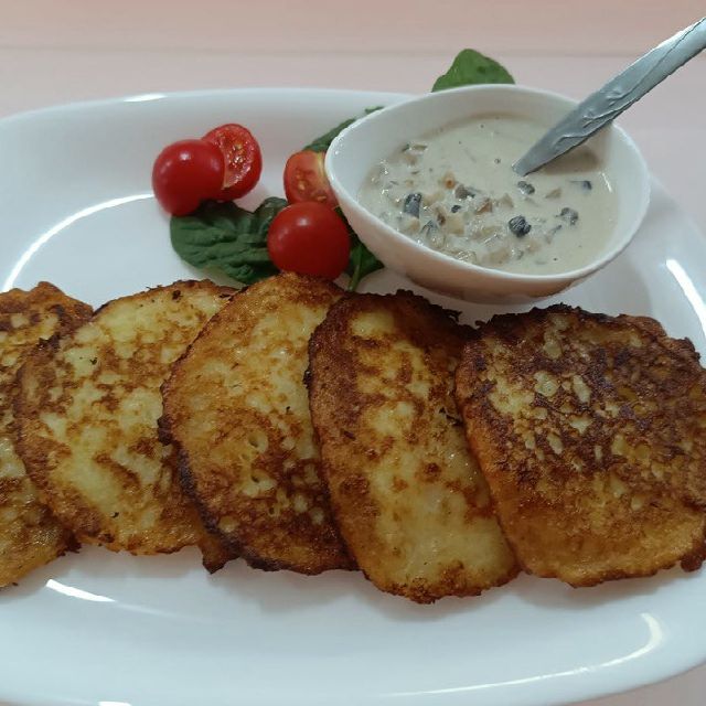 Deruny with mushrooms sauce