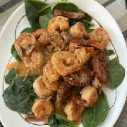 Shrimp in creamy-temporal sauce with tomato dried