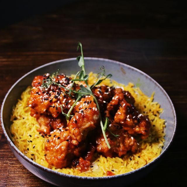 Курка в кисло-солодкому соусі з рисом