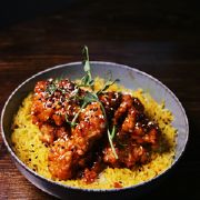 Курка в кисло-солодкому соусі з рисом