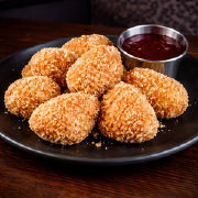 Смажений сир "Моцарела" з ягідним соусом