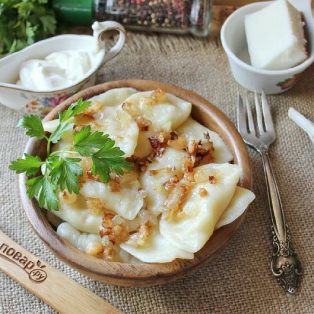 Вареники зі сметаною/шкварки