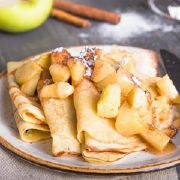 Млинці з яблуками