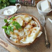 Вареники зі сметаною/шкварки