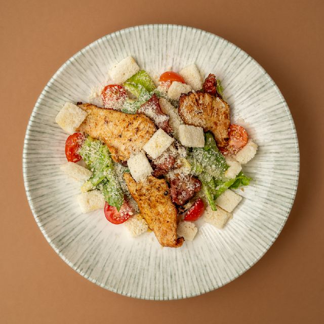 Салат Цезар з куркою гриль