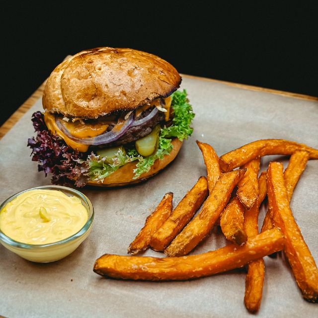 Класичний з бататом фрі