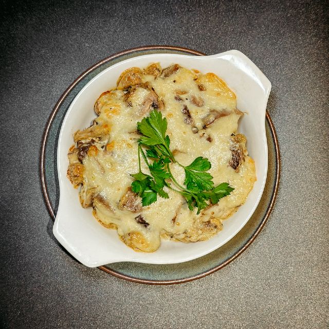 Язик с винний у вершково-грибному соусі