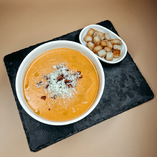 Сирний крем-суп з крутонами