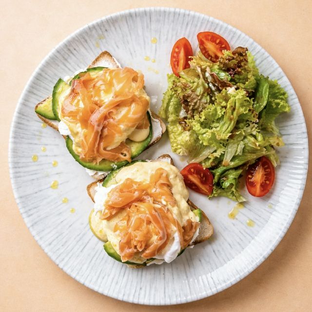 Бенедикт з слабосоленим лососем