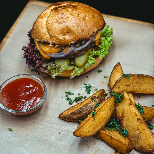 Класичний з сванською картоплею