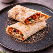 Лаваш з сулугуні та томатами