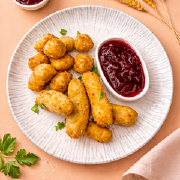 Сирні крокети з журавлиним соусом