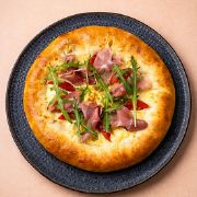 Хачапурі з пармою та сиром камамбер