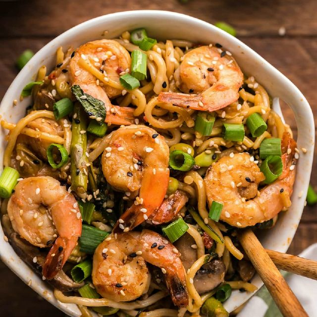 Які Соба з морепродуктами