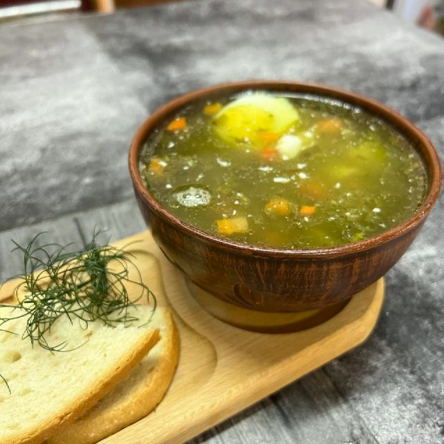 Зелений борщ з м'ясом